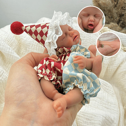 15 cm Silikon Reborn Puppe Loulou mit dunkler Haut im Clownskostüm
