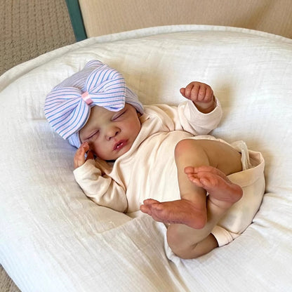 18 Zoll lebensechte Reborn-Puppe mit geschlossenen Augen und Hut-Romy