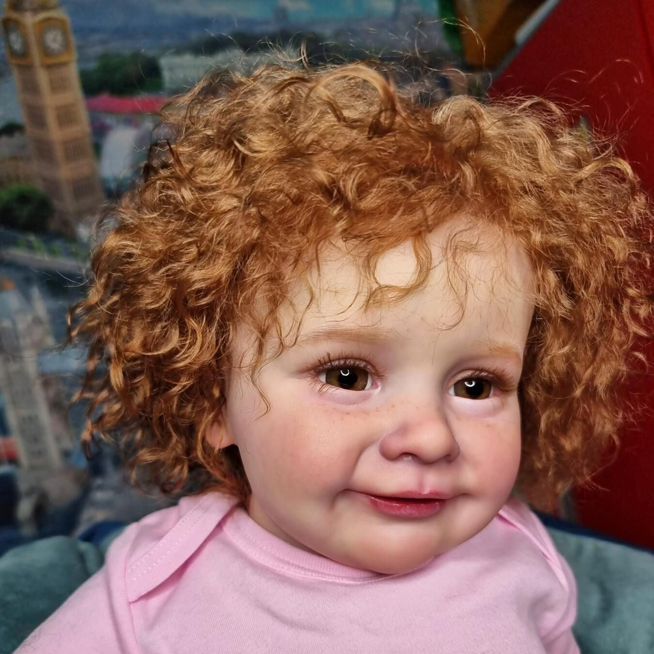 66 cm Reborn-Puppe mit offenen Augen lockigem Haar und rosa Kleidung - Zoe