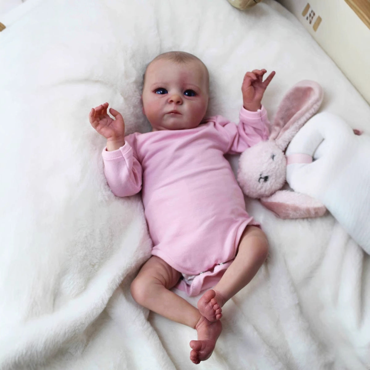 40 cm realistische Reborn-Puppe mit offenen Augen Tink in rosa Kleidung