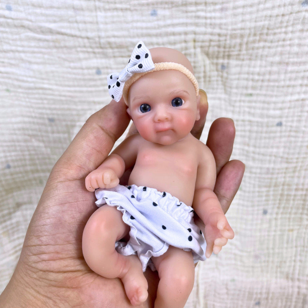 15 cm Mini-Reborn-Puppe Mädchen Bettie aus Vollsilikon mit blauen Augen