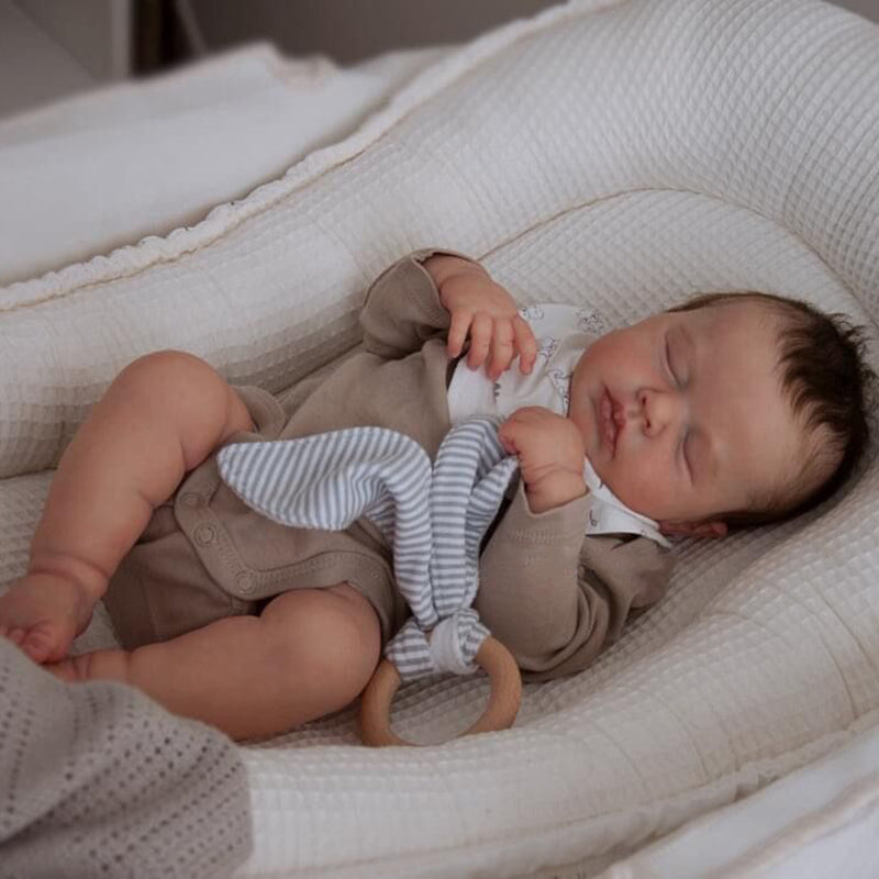20 Zoll Reborn Puppe Junge mit geschlossenen Augen und braunen Haaren