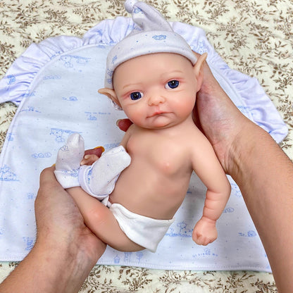 30 cm lebensechte Reborn-Puppe aus Vollsilikon mit geschlossenen Augen und Elfenohren