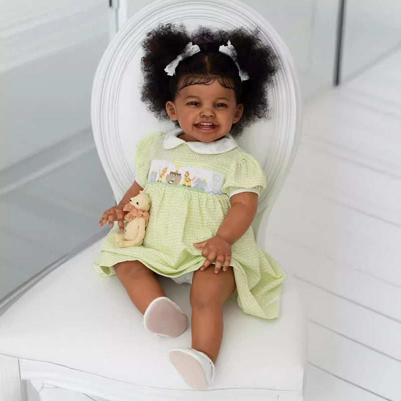 Afroamerikanische Reborn Puppe mit 60 cm großem Lächeln und Stoffkörper - Mila