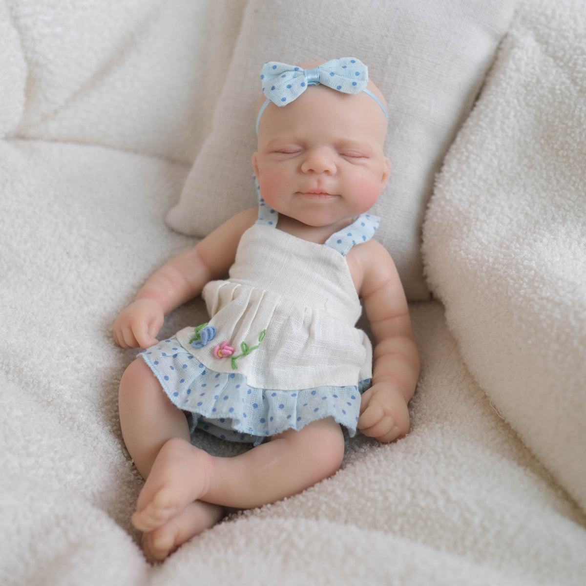 20 cm vollständig aus Silikon gefertigtes Pascale-Reborn BabypuppeMädchen im blauen Kleid
