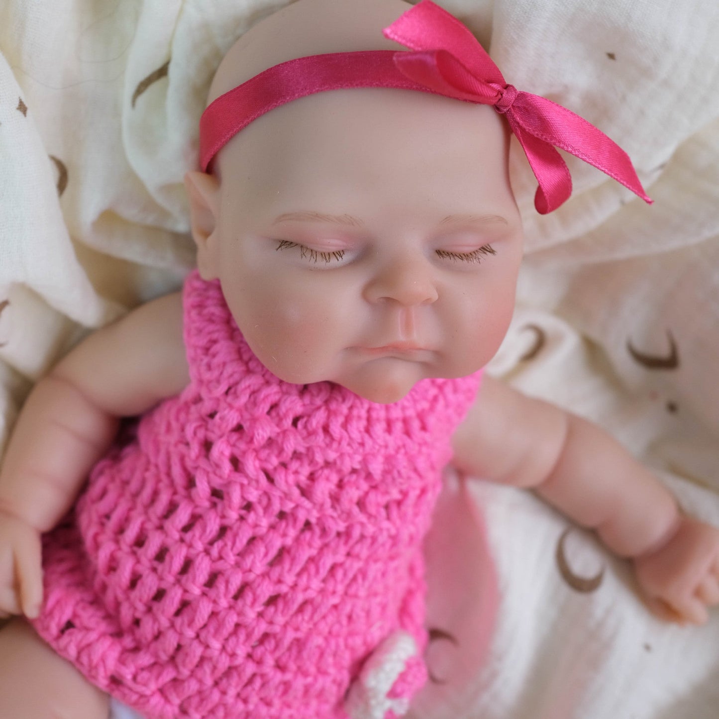 30 cm weiches Vollsilikon-Reborn-Babymädchen mit geschlossenen Augen Pfirsichfarben