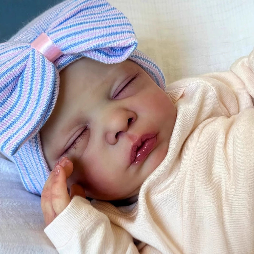 18 Zoll lebensechte Reborn-Puppe mit geschlossenen Augen und Hut-Romy
