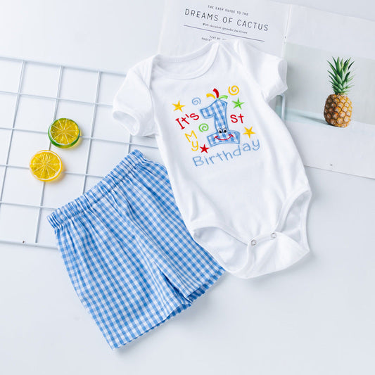 Zweiteiliges Set aus karierten Shorts mit Cartoon-Stickerei und kurzen Ärmeln für Puppen von 56-61 cm