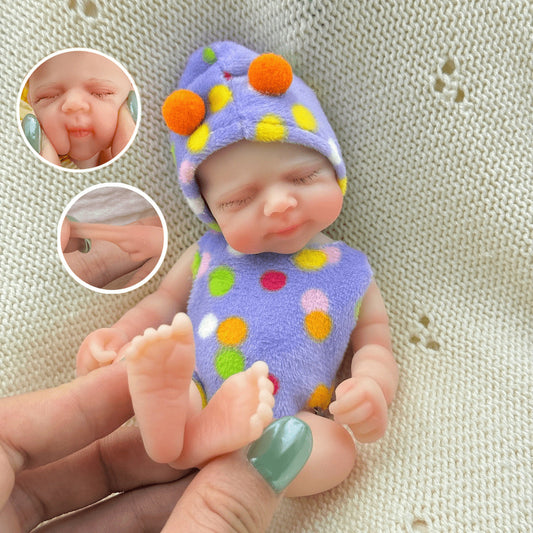 15 cm Silikon Reborn Puppe Pascale mit geschlossenen Augen in lila gepunktetem Outfit
