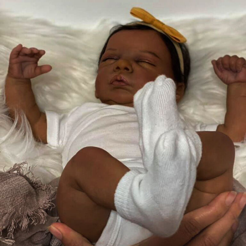 19 Zoll Isaac Geschlossene Augen Afrikanische Rebornpuppen-Romy