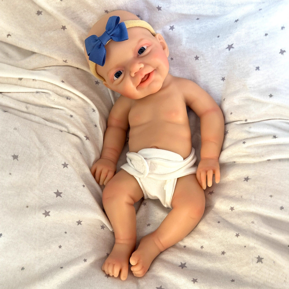 30cm lebensechte Reborn-Puppe mit blauem Lächeln und Vollsilikonaugen - Charlie