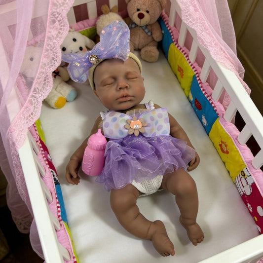 30cm lebensechte Silikon Reborn Puppe Loulou schlafendes Mädchen mit dunkler Haut und lila Kleid