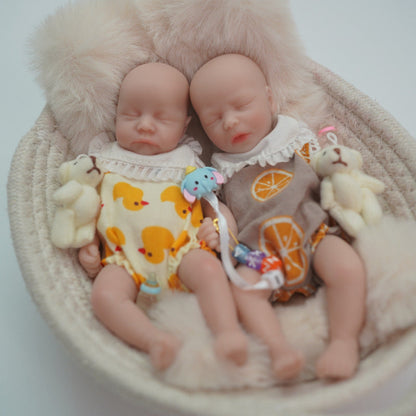 6 Zoll geschlossene Augen Vollsilikon Mini Reborn Puppe Zwillinge