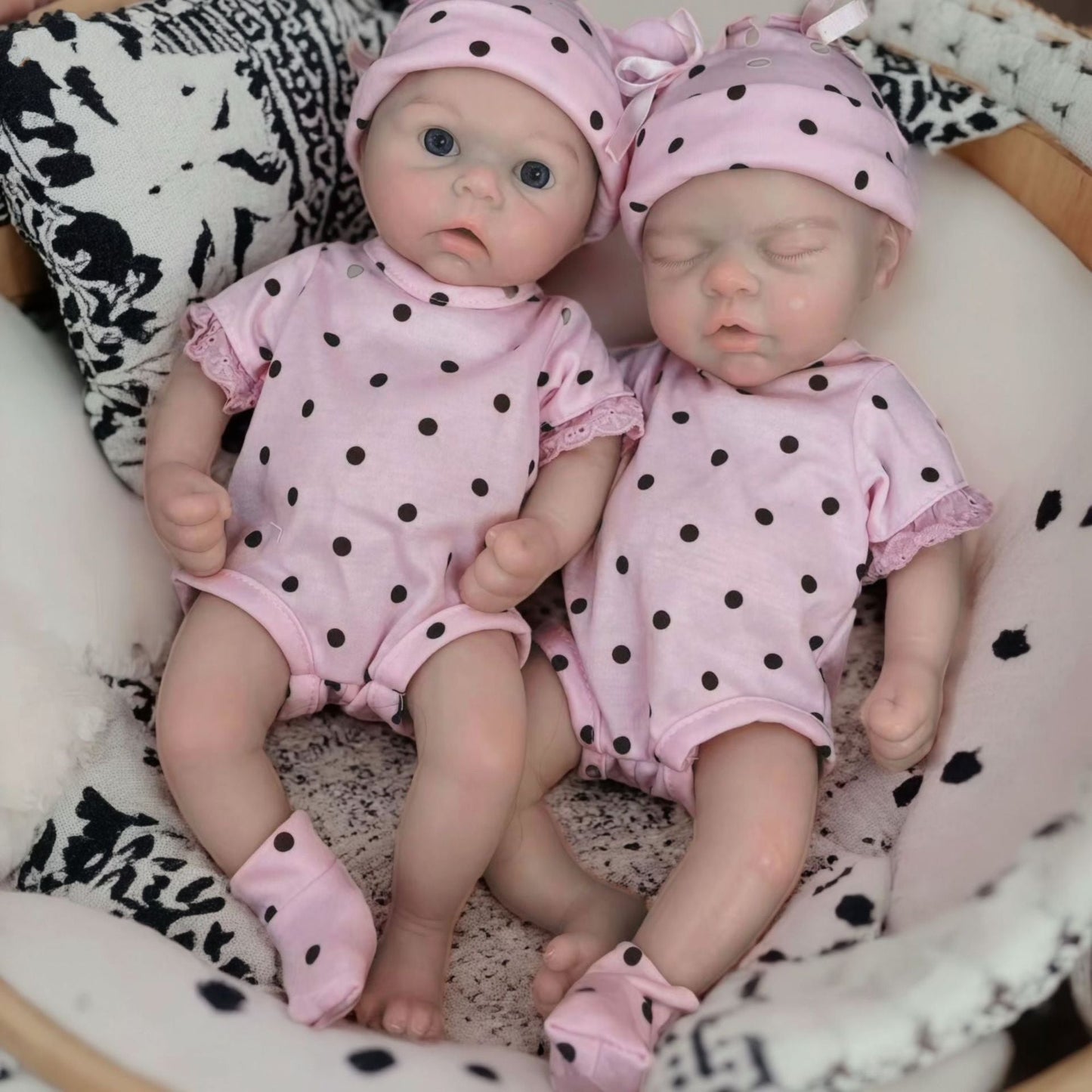 33 cm Silikon-Reborn-Zwillingsschwestern in rosa Kleidung