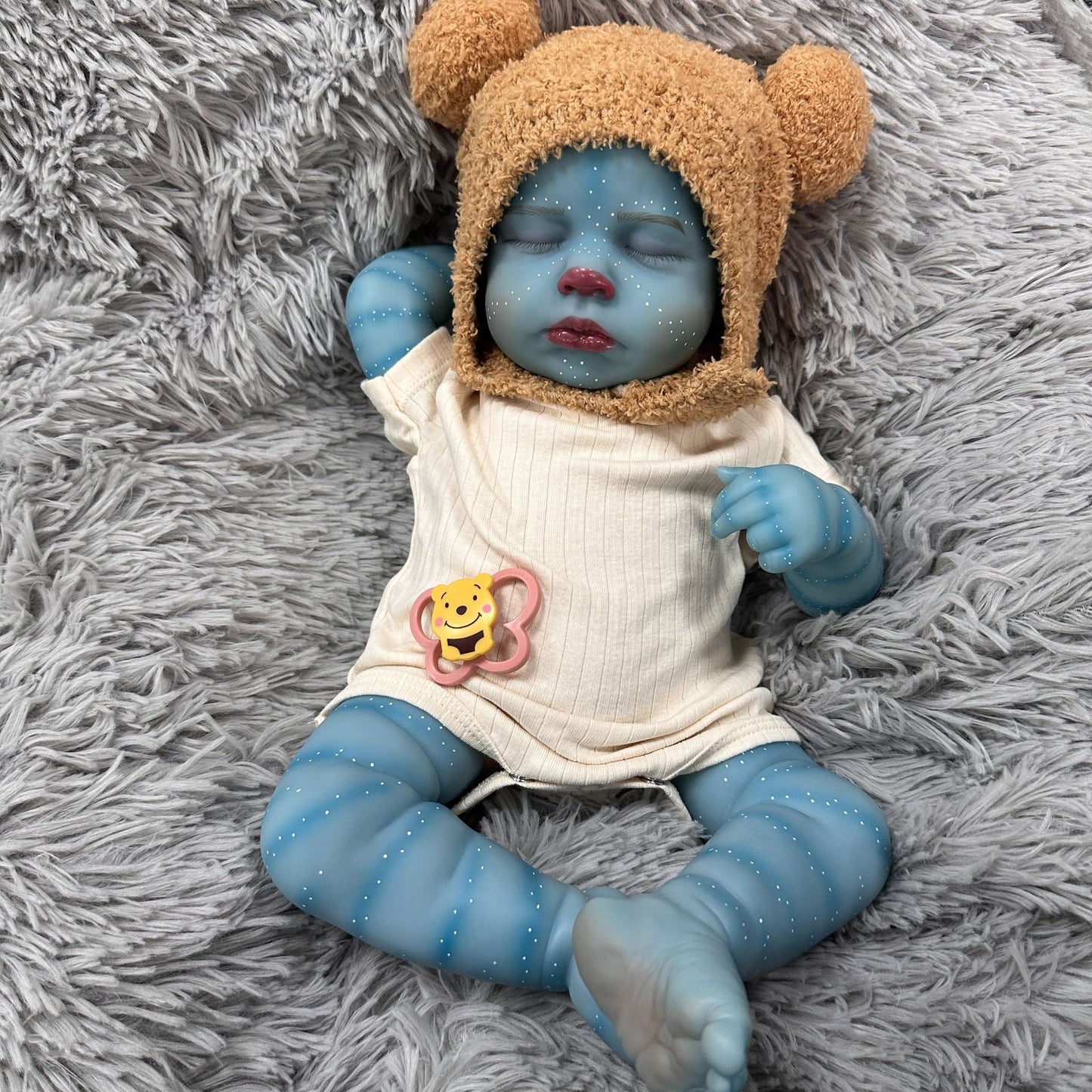 19 Zoll Reborn Puppe mit geschlossenen Augen Avatar Loulou mit braunem Hut