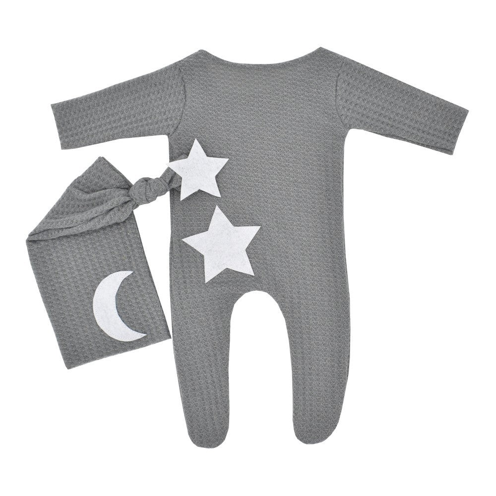 Zweiteiliges Set aus gestricktem Body und Mütze mit Stern und Mond für 18-20 Zoll Puppen