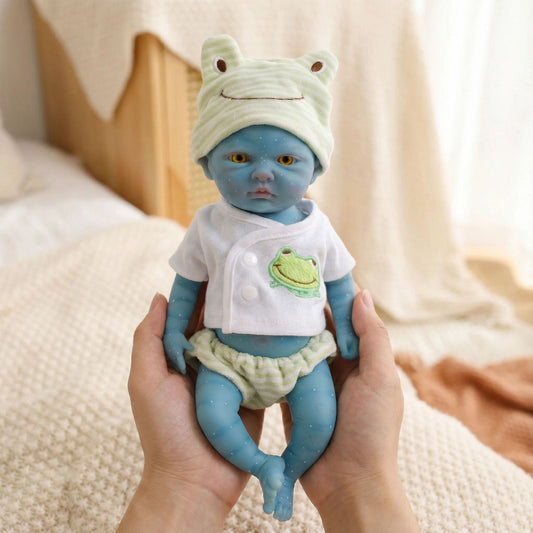 30cm Avatar Baby aus Vollsilikon in grünem Frosch-Outfit