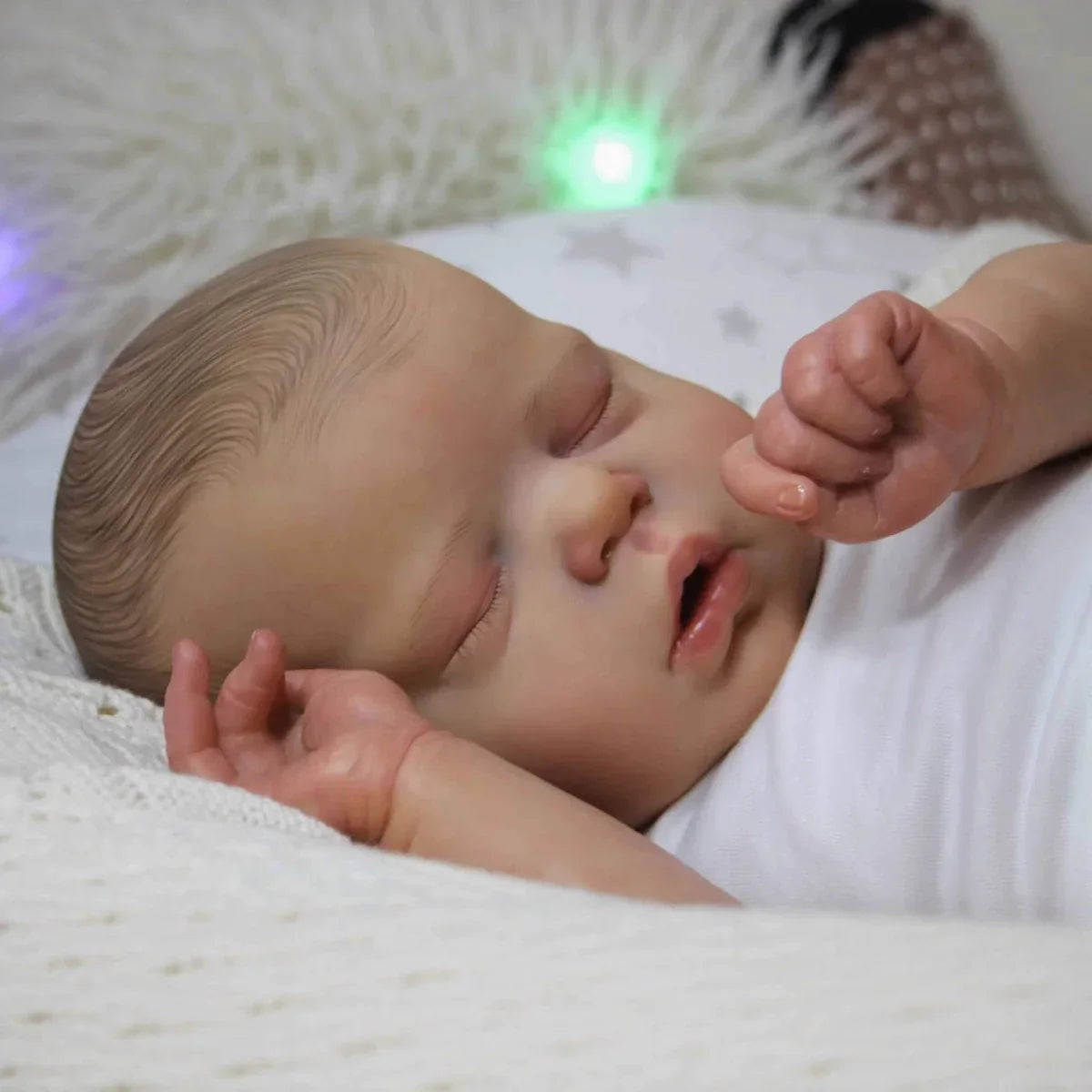 55 cm lebensechte Reborn-Puppe Alexis mit geschlossenen Augen