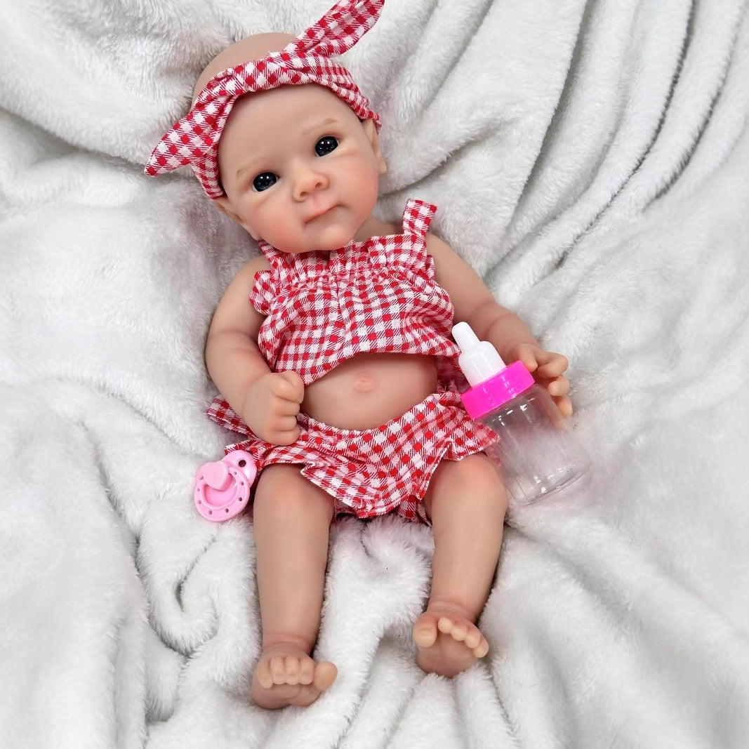 30cm weiche Silikon-Reborn-Puppe mit blauen Augen und rot-karierter Kleidung - Bettie