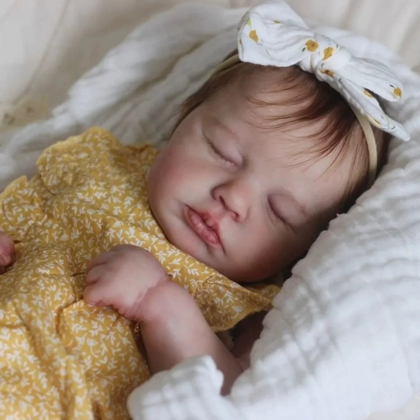 50 cm realistische Reborn-Puppe mit geschlossenen Augen und weichem Körper - Loulou