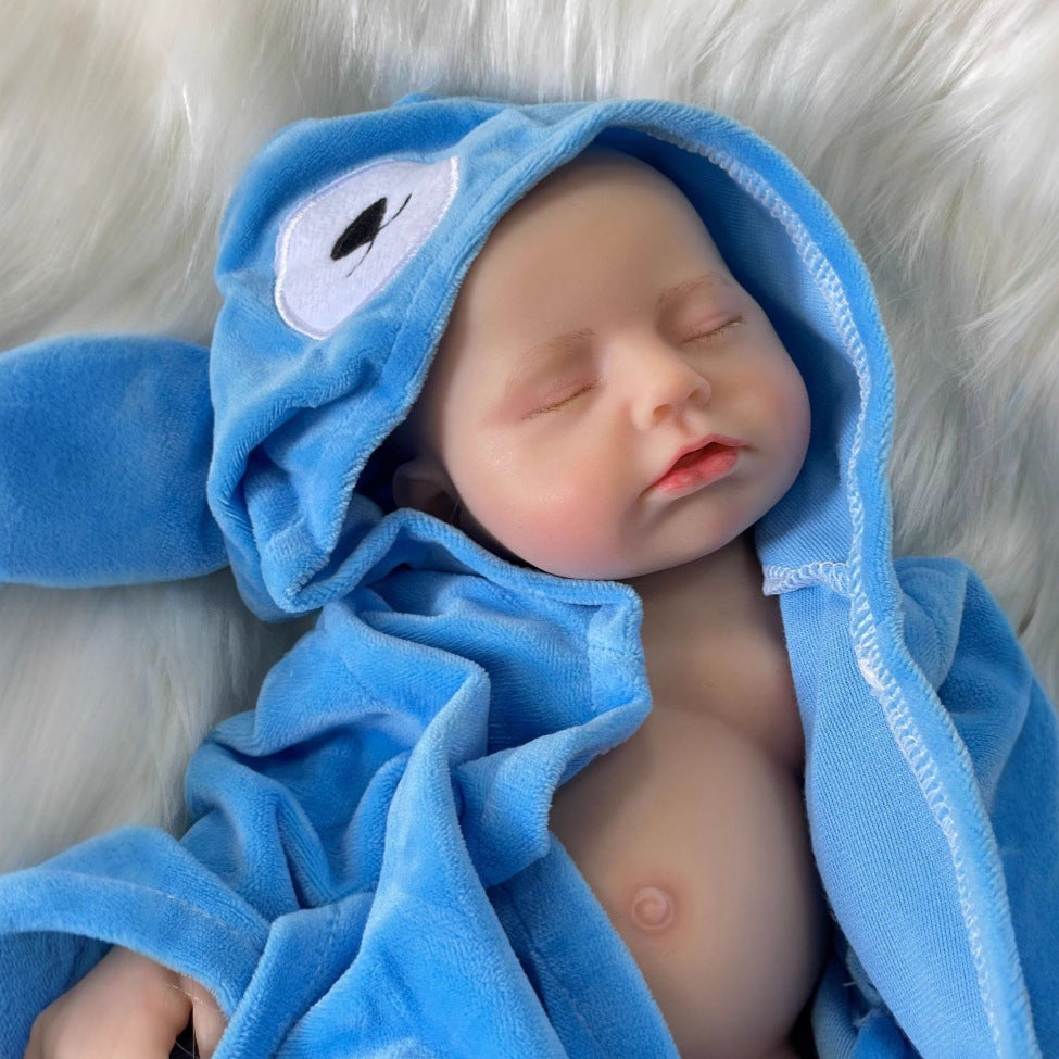 30cm lebensechte Loulou-Reborn-Puppe aus Vollsilikon schlafend und im blauen Bademantel