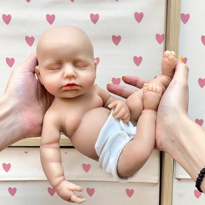 30 cm lebensechte Reborn-Puppe aus Vollsilikon mit geschlossenen Augen Mädchen in weißer Plüschkleidung
