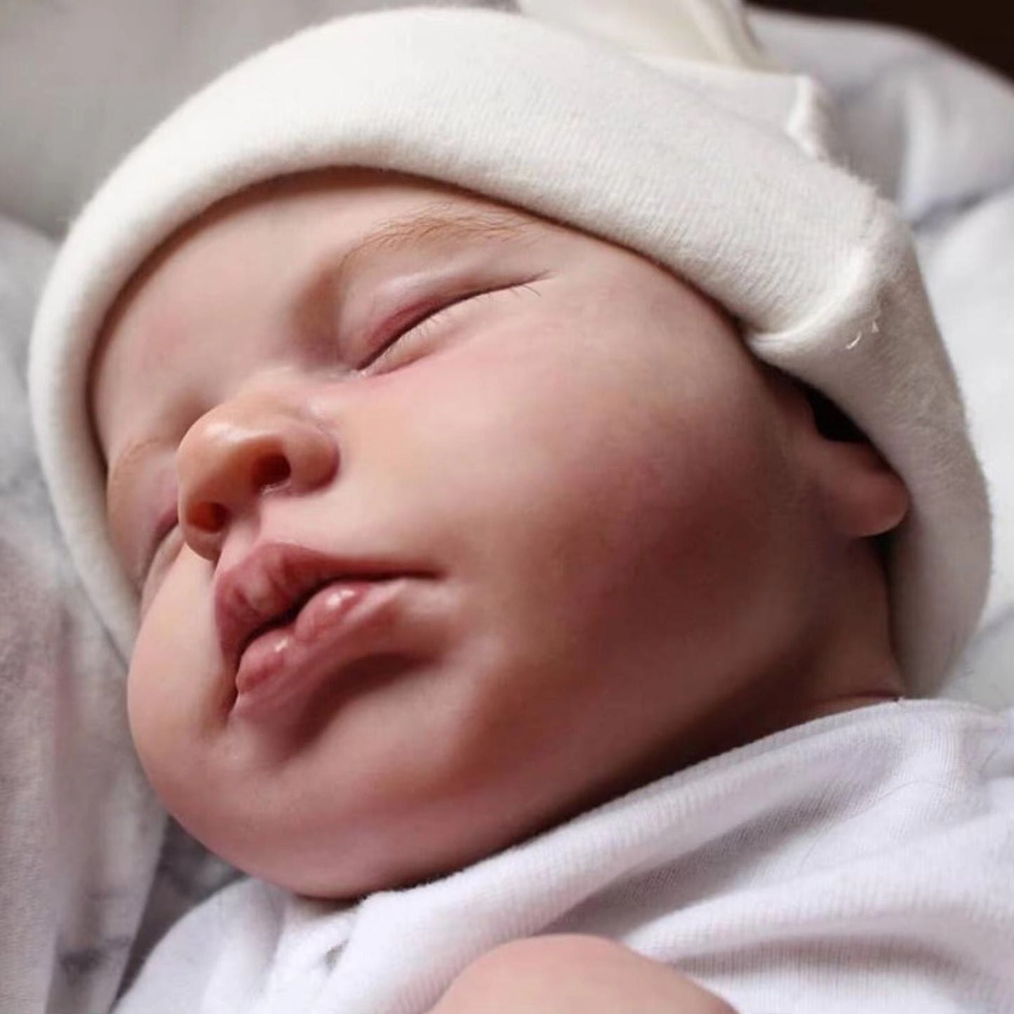 50 cm Reborn-Puppe mit geschlossenen Augen und weichem Körper - Loulou