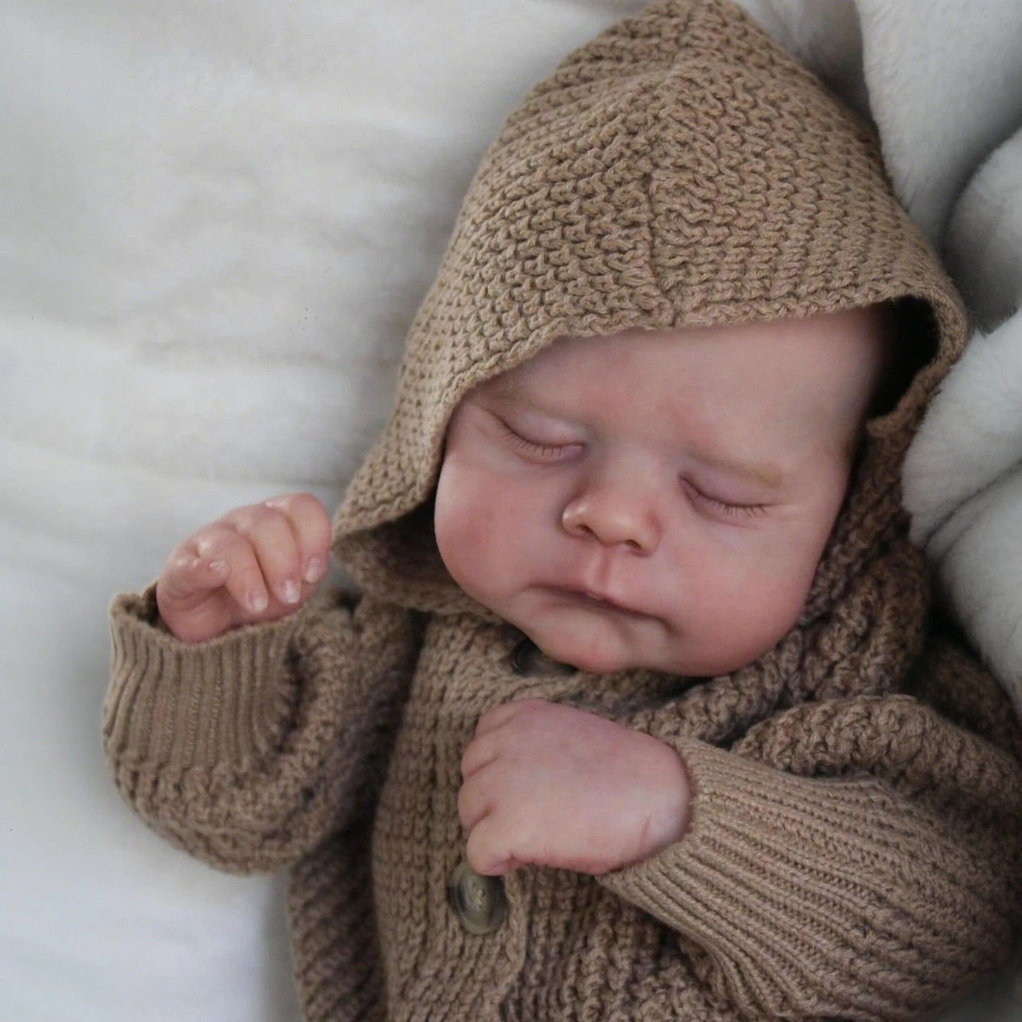 48 cm weiche schlafende Reborn Puppe Erica im braunen Pullover
