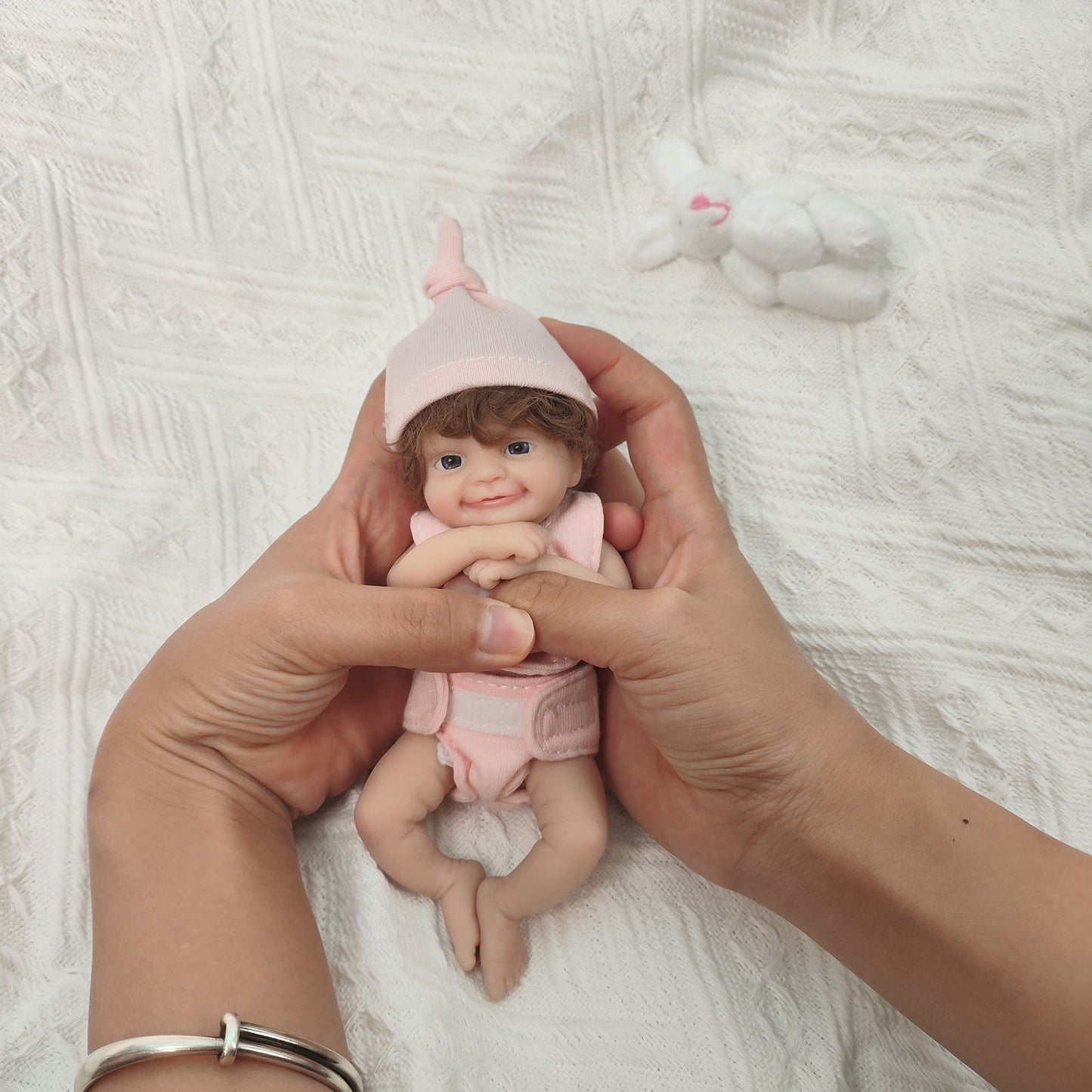 15 cm Mini-Reborn-Puppe aus Vollsilikon mit offenen Augen in rosa Kleidung