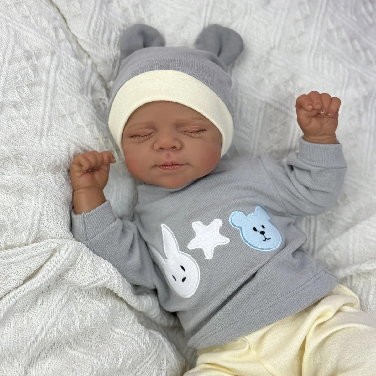 48cm lebensechte Reborn-Puppe mit weichem Körper geschlossenen Augen dunkler Haut Pascale