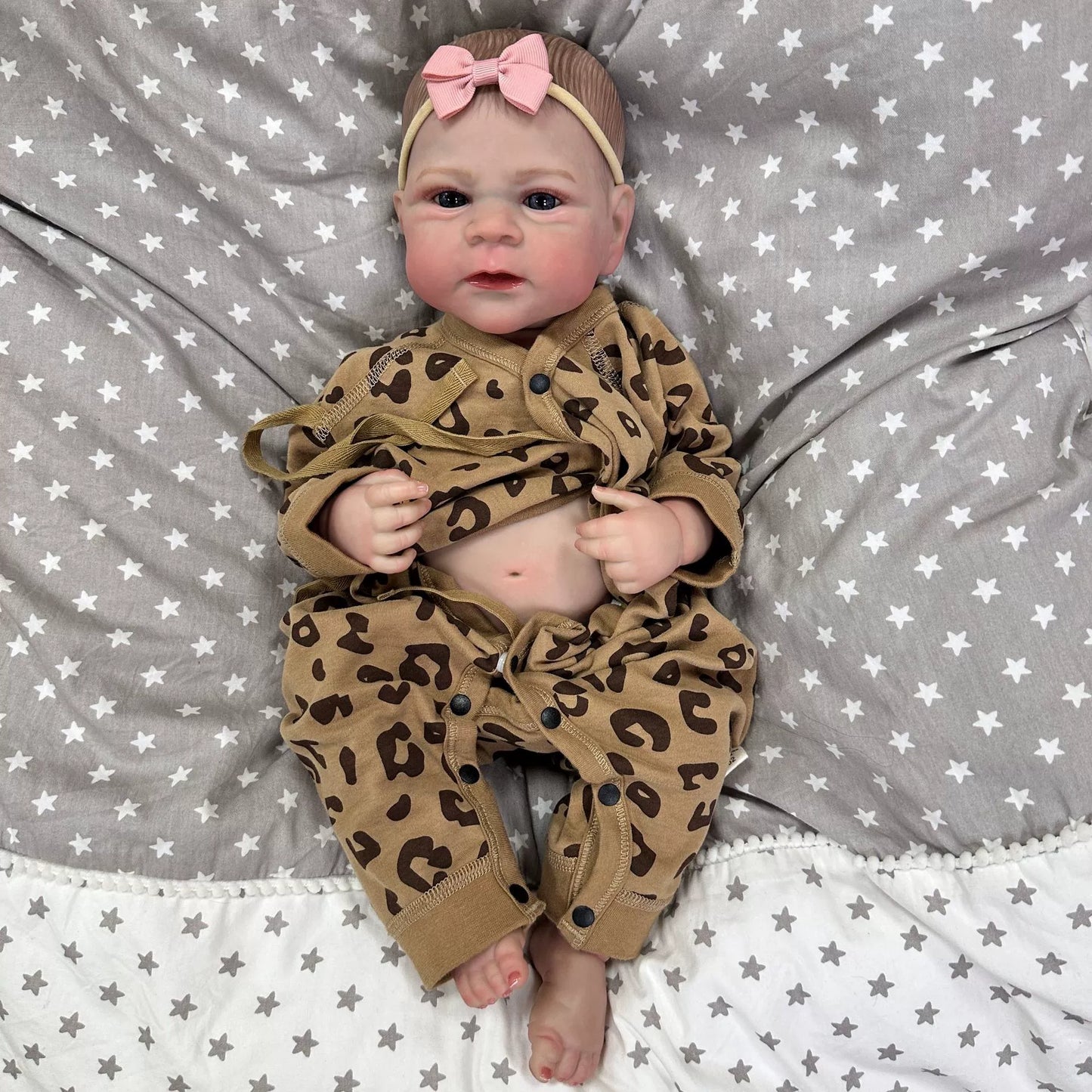50 cm offene Augen Reborn Baby Mädchen in Leopardenkleidung - Elijah