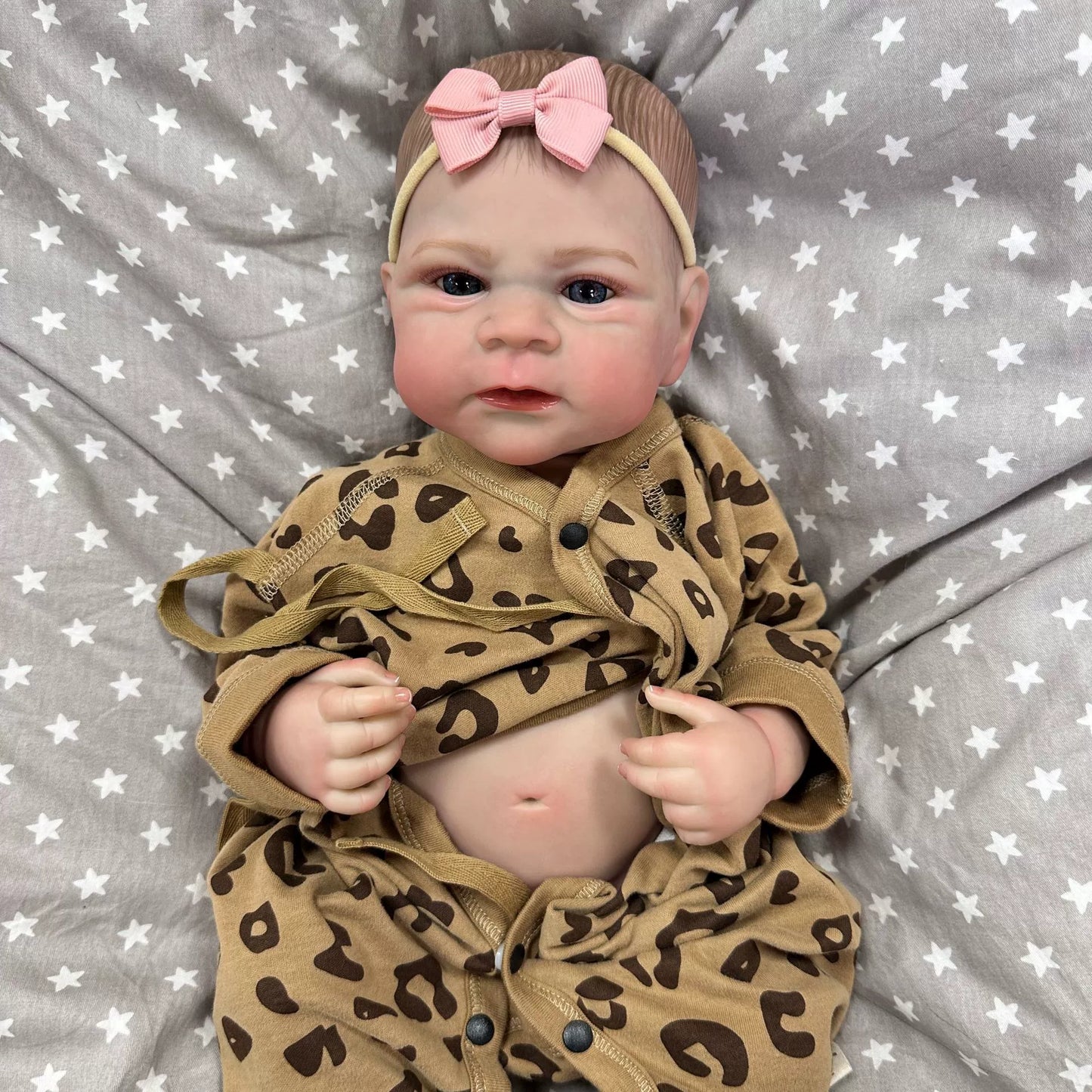 50 cm offene Augen Reborn Baby Mädchen in Leopardenkleidung - Elijah