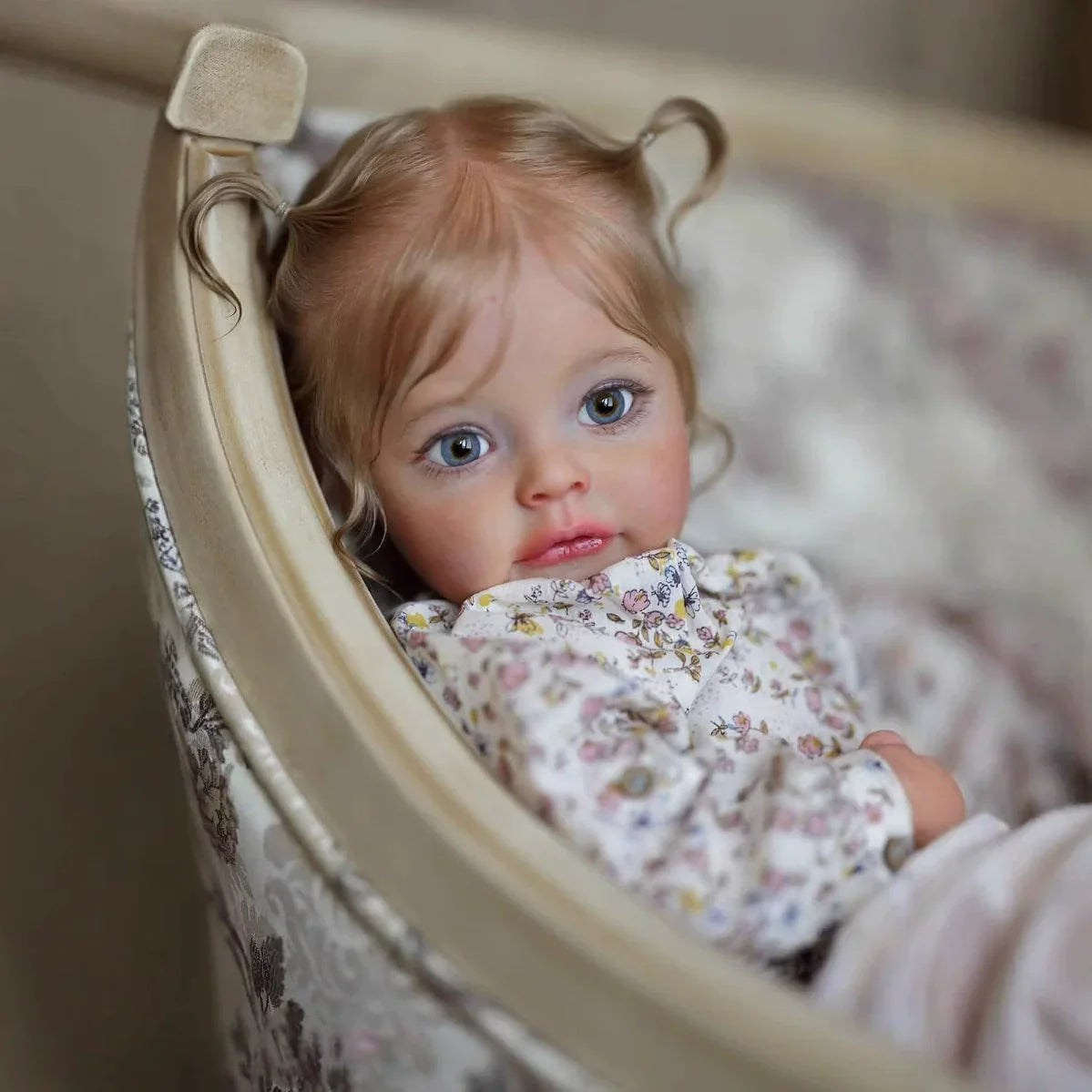 60 cm blaue Augen blonde Haare Suesue Reborn Puppe in Blumenkleidung