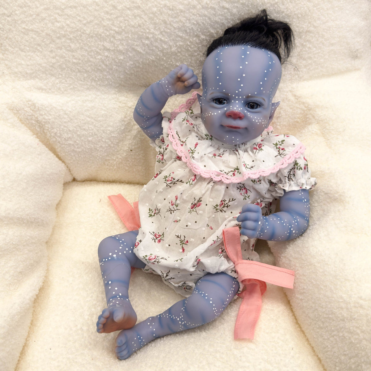 18 Zoll Reborn Avatar Baby mit offenen Augen und Blumen Outfit