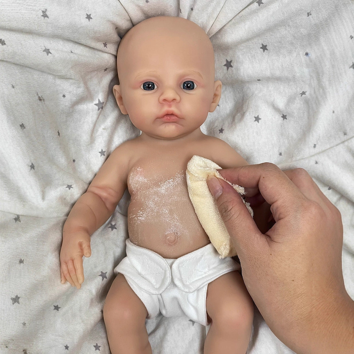30cm weiches Silikon-Reborn-Baby-Mädchen mit blauen Augen und lila Kleidung - Meadow