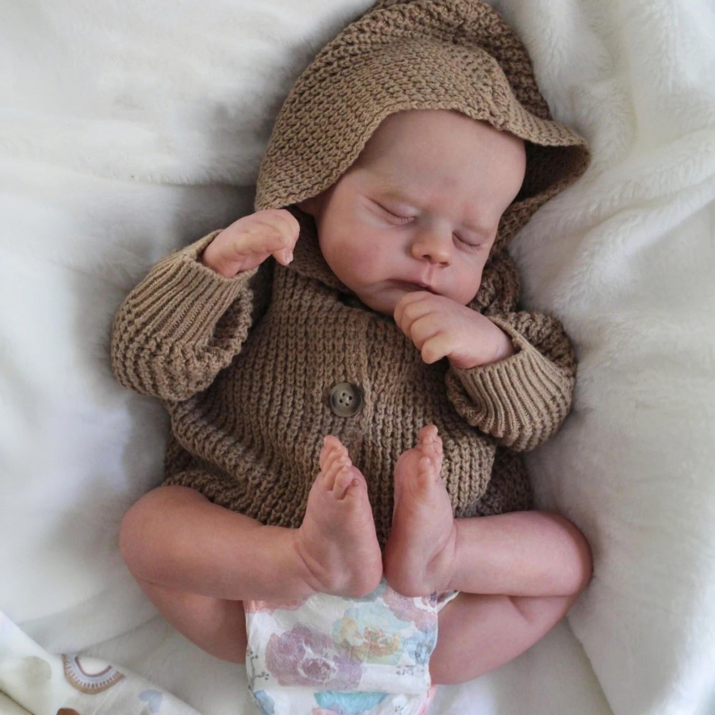 48 cm weiche schlafende Reborn Puppe Erica im braunen Pullover