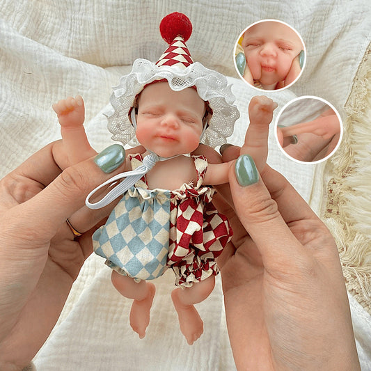 15 cm Silikon Reborn Puppe Pascale mit geschlossenen Augen im Clownskostüm