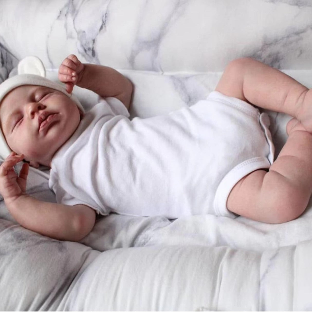 50 cm Reborn-Puppe mit geschlossenen Augen und weichem Körper - Loulou