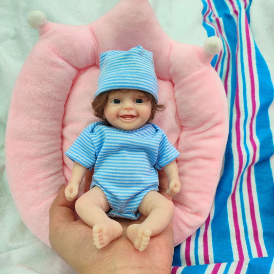 15 cm Mini-Reborn-Puppe aus Vollsilikon mit offenen Augen in blauer Kleidung