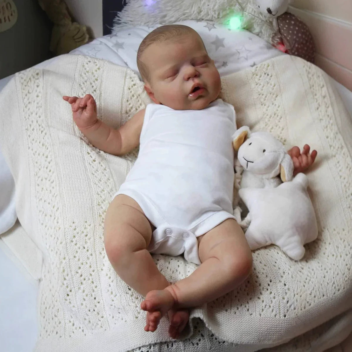 55 cm lebensechte Reborn-Puppe Alexis mit geschlossenen Augen