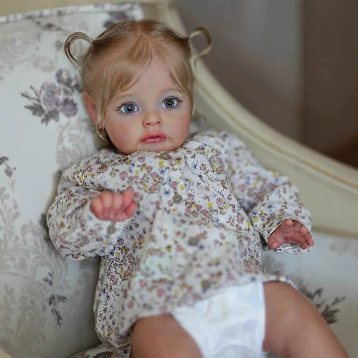 60 cm blaue Augen blonde Haare Suesue Reborn Puppe in Blumenkleidung