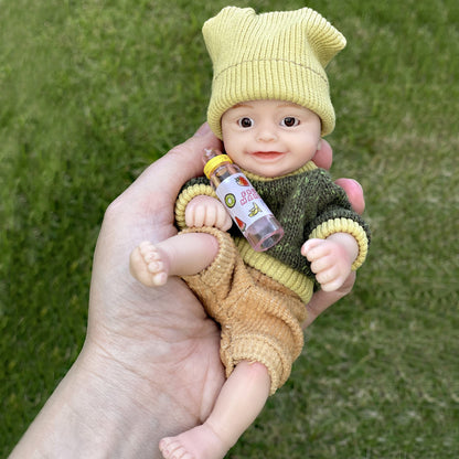 6-Zoll Mini Reborn-Puppe aus Vollsilikon lächelnd mit offenem Mund und offenen Augen