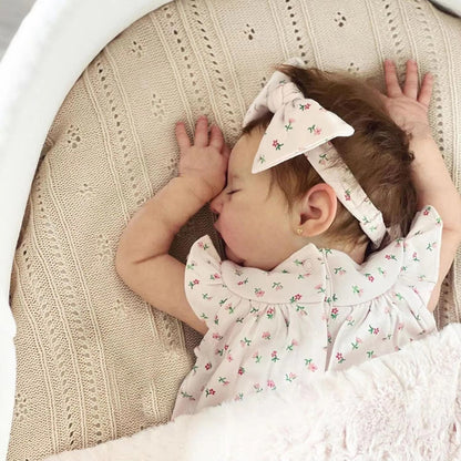 20 Zoll Grace Reborn Puppe mit geschlossenen Augen und Stirnband - Laura