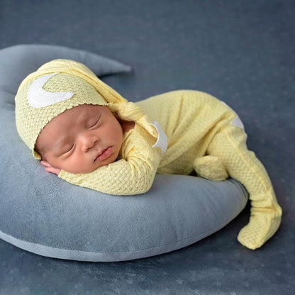 Zweiteiliges Set aus gestricktem Body und Mütze mit Stern und Mond für 18-20 Zoll Puppen