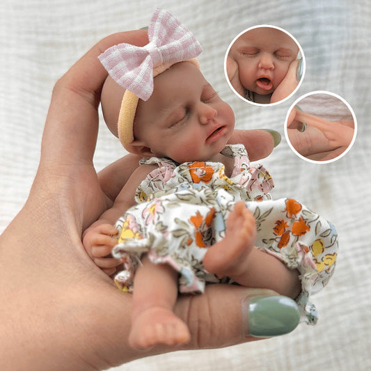 15 cm Loulou Mini Reborn Puppe aus Silikon mit dunkler Haut und Blumenoutfit