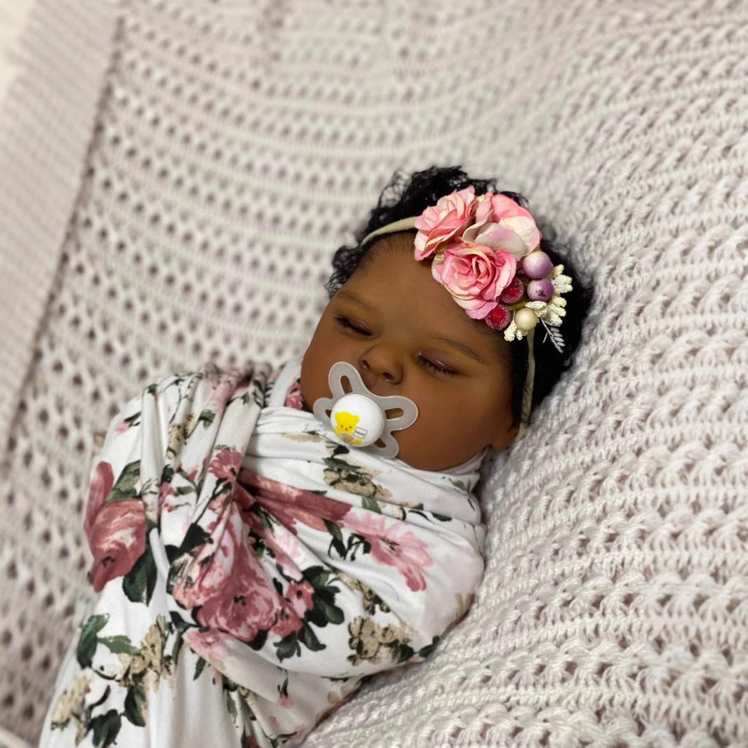 Beryl 19 Zoll Realistische geschlossene Augen dunkle Haut Reborn Puppe-Peaches