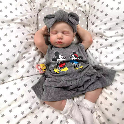 19 Zoll Reborn-Puppe mit geschlossenen Augen in grauer Kleidung - Loulou