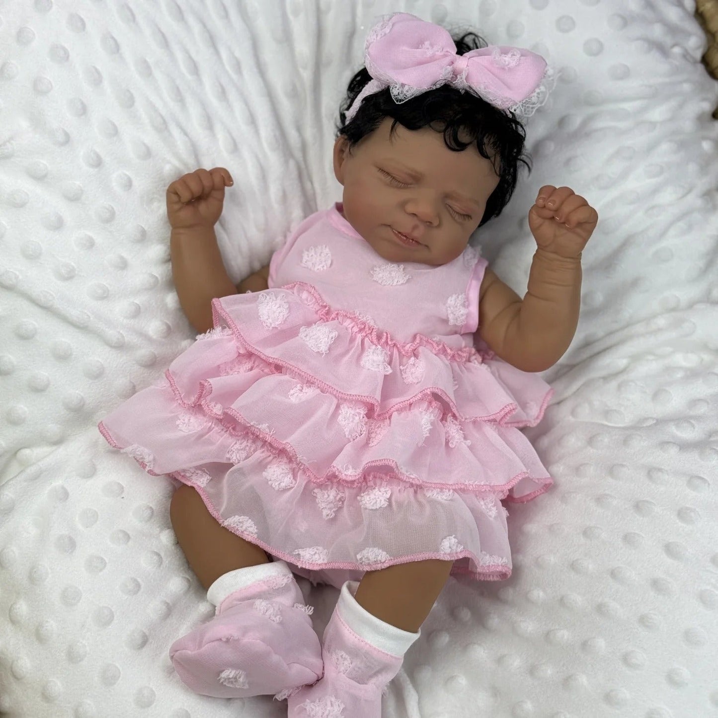48cm realistische Ma geschlossene Augen dunkle Haut Reborn Babypuppe-Pascale
