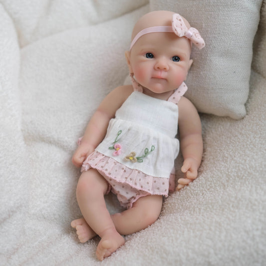 20 cm weiche Vollsilikon-Bettie-Reborn-Babypuppe im weißen Kleid