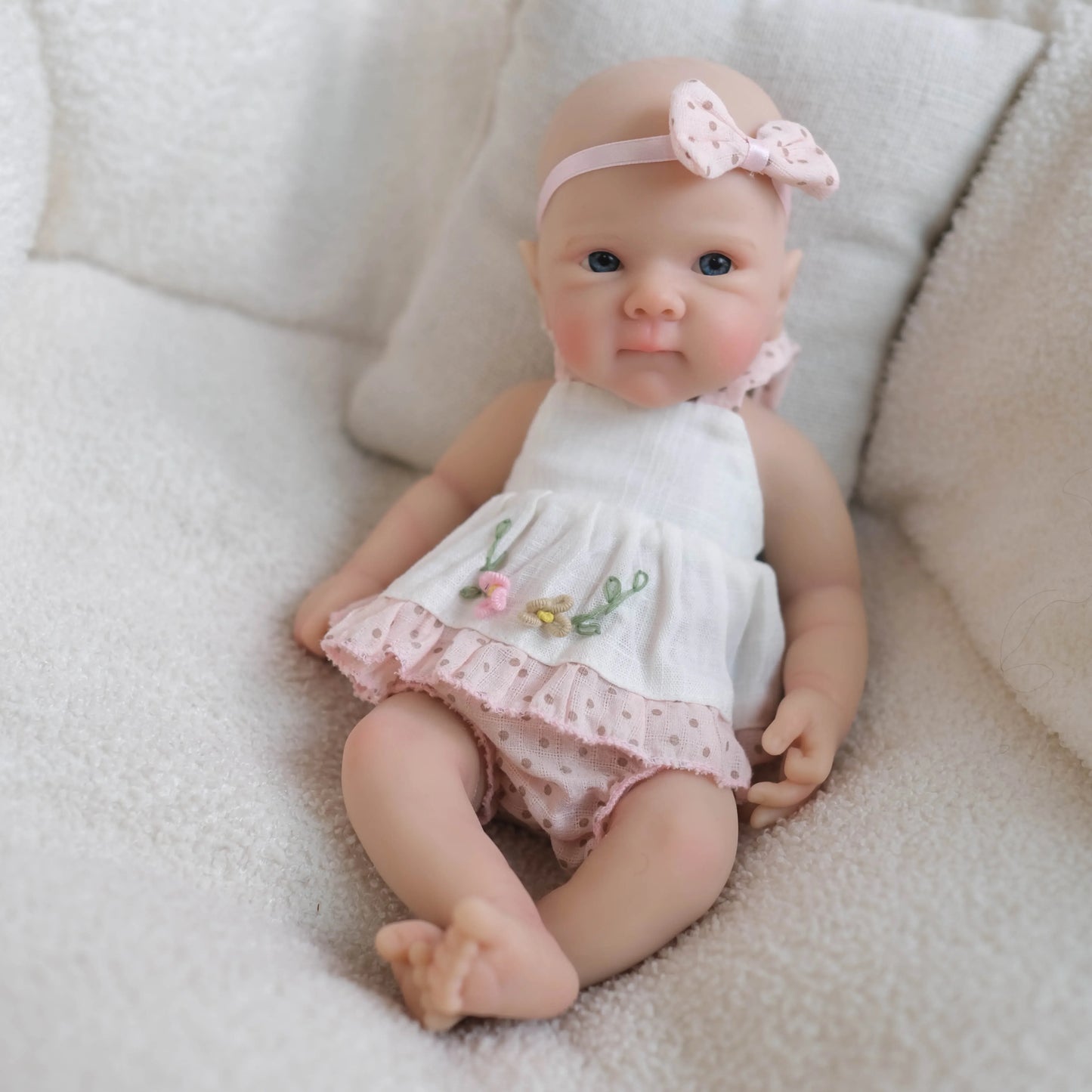 20 cm weiche Vollsilikon-Bettie-Reborn-Babypuppe im weißen Kleid